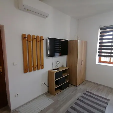 Luna Vendeghaz Apartment *