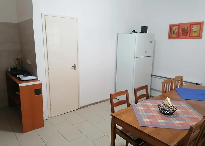 Luna Vendeghaz Apartment *